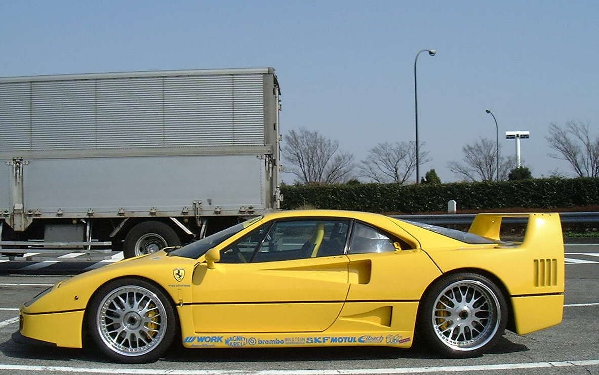 F40 の横姿